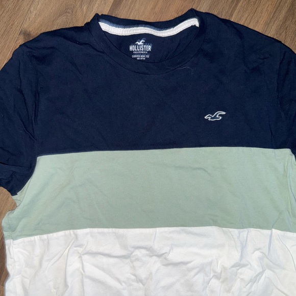 Hollister Men's T-Shirt - Navy, Green, and White - Picture 2 of 4